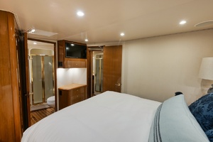 Viking 52 - THE HURRICANE - Master Stateroom