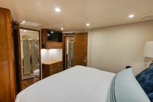 2003 Viking 52 Convertible thumbnail 14