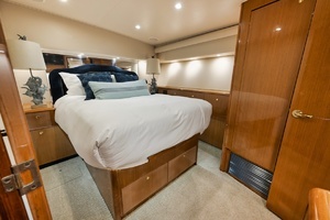 2003 Viking 52 Convertible thumbnail 16