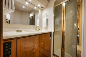 Viking 52 - THE HURRICANE - Forward Head