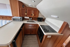 2003 Luhrs 40 Convertible thumbnail 39