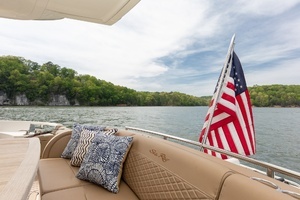 2018 Sea Ray L650 FLY thumbnail 16