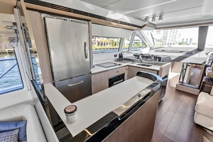 2020 Azimut Flybridge thumbnail 26