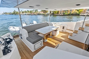 2020 Azimut Flybridge thumbnail 9