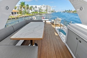 2020 Azimut Flybridge thumbnail 14