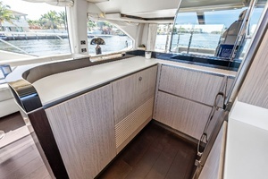2020 Azimut Flybridge thumbnail 23
