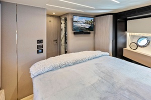 2020 Azimut Flybridge thumbnail 37