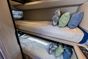 2020 Azimut Flybridge thumbnail 49