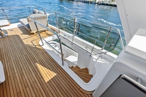 2020 Azimut Flybridge thumbnail 11