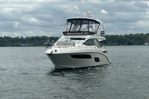 2017 Sea Ray 460 FLY thumbnail 4