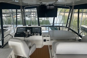 2017 Sea Ray 460 FLY thumbnail 18