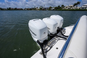 Bahama 41 - Exterior Engines