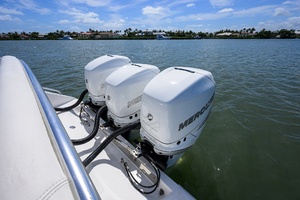 Bahama 41 - Exterior Engines