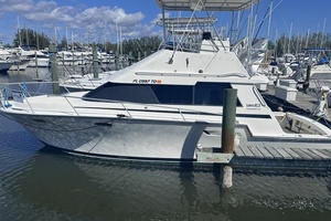 HOOKED 34ft Luhrs Yacht For Sale