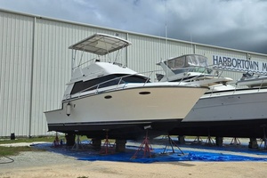 HOOKED 34ft Luhrs Yacht For Sale