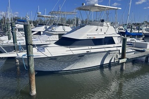 HOOKED 34ft Luhrs Yacht For Sale