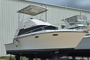HOOKED 34ft Luhrs Yacht For Sale