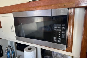 HOOKED 34ft Luhrs Yacht For Sale