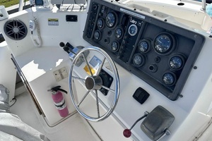 HOOKED 34ft Luhrs Yacht For Sale
