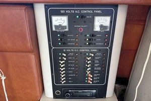 HOOKED 34ft Luhrs Yacht For Sale