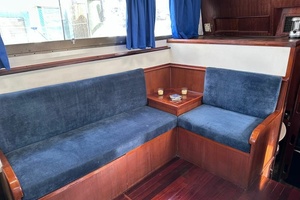WALKING ON WATER 43ft Hatteras Yacht For Sale