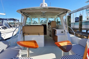 Cockpit Walk-thru to Pilothouse