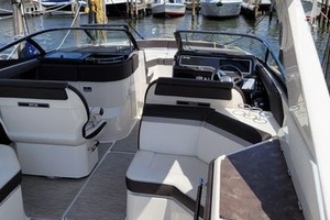 Photo 6021304 for 2017 Sea Ray 310 SLX Freedom 