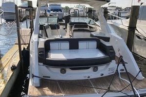 Photo 6021299 for 2017 Sea Ray 310 SLX Freedom 