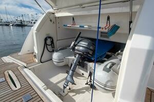 2012 Riviera 50 Sport Yacht thumbnail 27