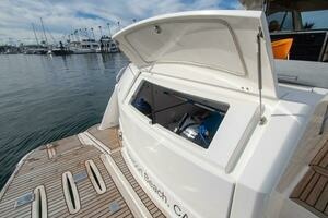 2012 Riviera 50 Sport Yacht thumbnail 21