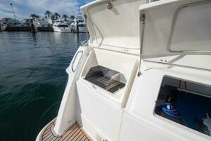 2012 Riviera 50 Sport Yacht thumbnail 20