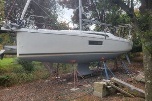 Earling 30ft Beneteau Yacht For Sale