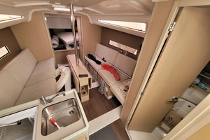 Earling 30ft Beneteau Yacht For Sale