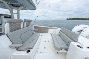 2023 Pursuit S 428 Sport thumbnail 21