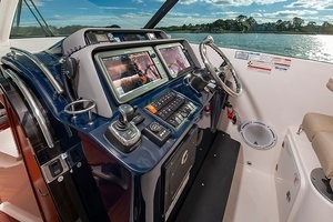 2015 Pursuit 385 OS thumbnail 21