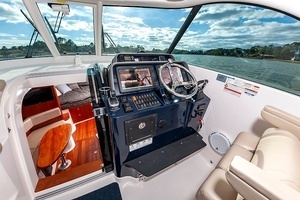 2015 Pursuit 385 OS thumbnail 19