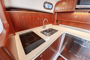 2015 Pursuit 385 OS thumbnail 27