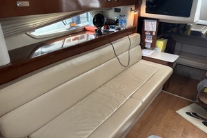 2010 Sea Ray 370 Sundancer thumbnail 25