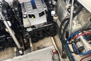 2010 Sea Ray 370 Sundancer thumbnail 27