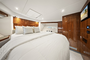 2024 Riviera 6000 SPORT YACHT thumbnail 69