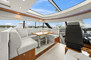 2024 Riviera 6000 SPORT YACHT thumbnail 65