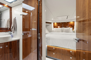 2024 Riviera 6000 SPORT YACHT thumbnail 98