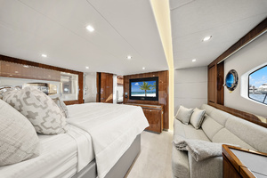 2024 Riviera 6000 SPORT YACHT thumbnail 95