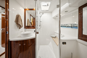 2024 Riviera 6000 SPORT YACHT thumbnail 75