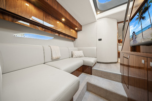 2024 Riviera 6000 SPORT YACHT thumbnail 83