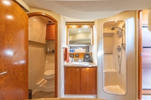 2008 Cruisers Yachts 460 Express thumbnail 22