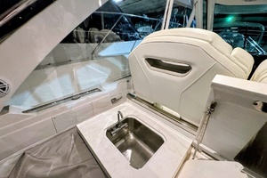 38FT (11.58M) TIARA YACHTS