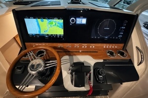 2024 Tiara Yachts 38 LS thumbnail 17