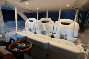 2024 Tiara Yachts 38 LS thumbnail 5