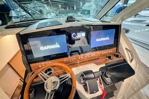 38FT (11.58M) TIARA YACHTS